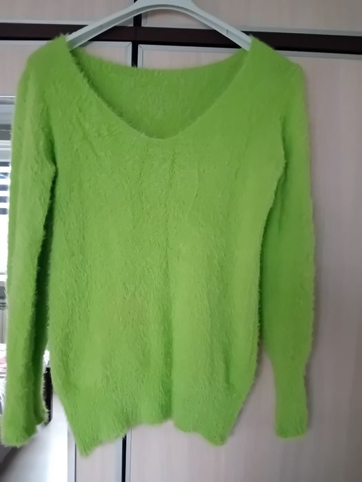 Sweterek limonka r. S. Stan bardzo dobry.