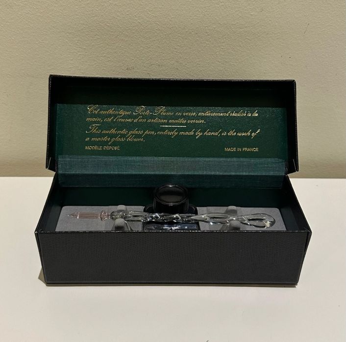 Espectacular!!!Caneta totalmente esculpida em VIDRO que  ESCREVE !!!