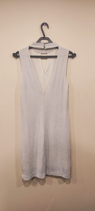 Elegancka i seksowna sukienka