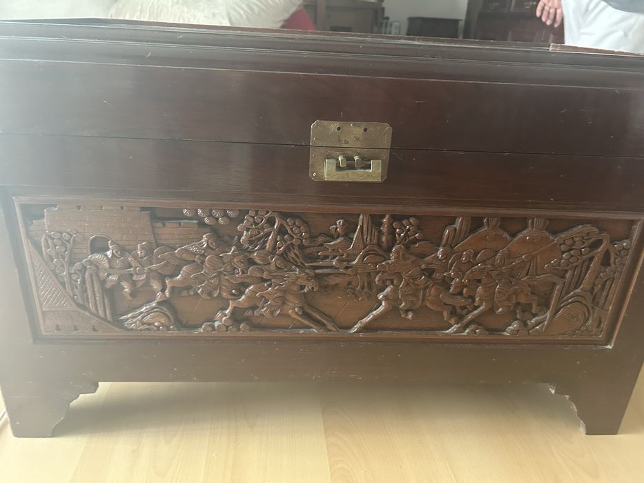 Arca antiga trabalhada