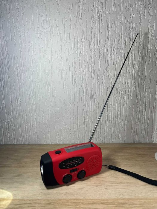 Rádio portátil com painel solar e com dínamo64564264450433123