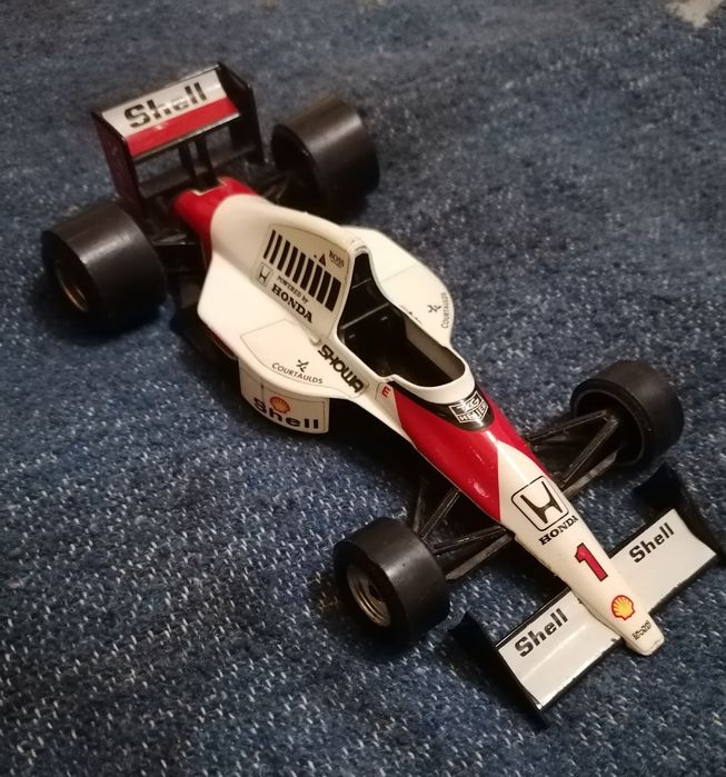 Miniatura F1 McLaren Honda Bburago 1/24 - Ayrton Senna (Direção Funcional)