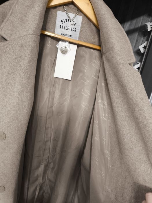 DIVERSE, Płaszcz damski COATANA, beż NOWY s/m