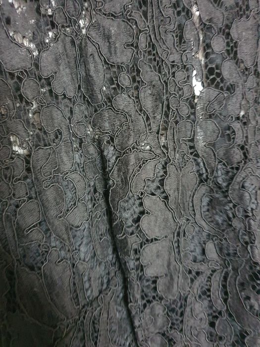 Vestido preto com renda e cetim