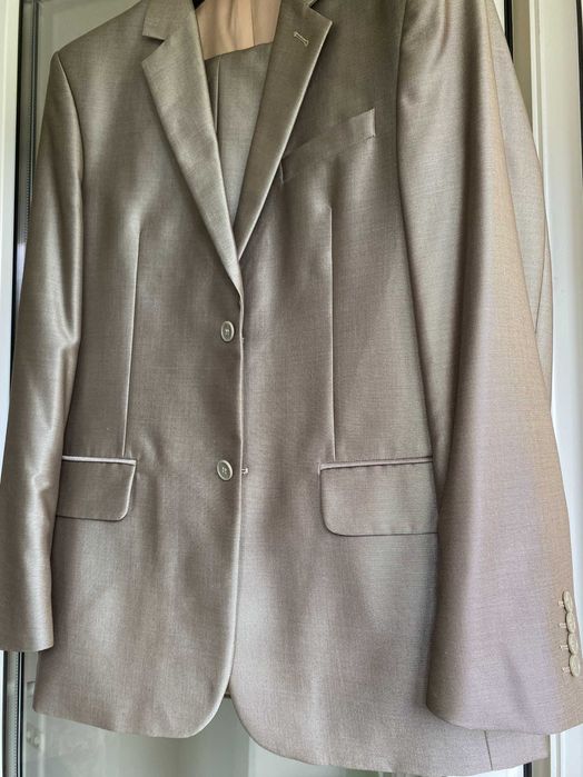 Мужс. современный костюм в идеале, 48    176 Хороший состав ткани