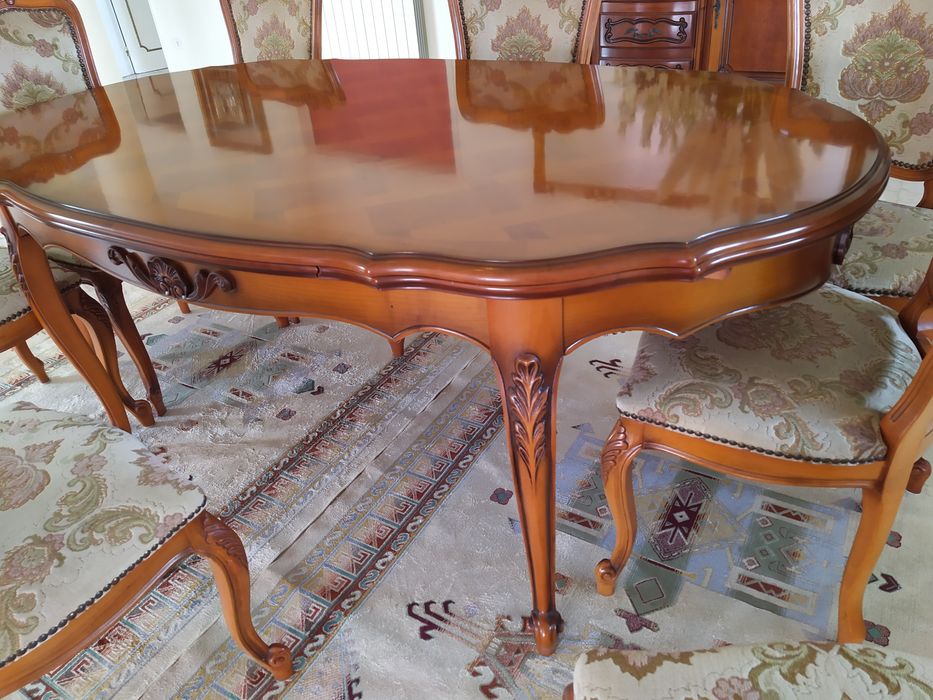 Sala de jantar em cerejeira