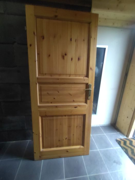 Drzwi wewnętrzne drewniane