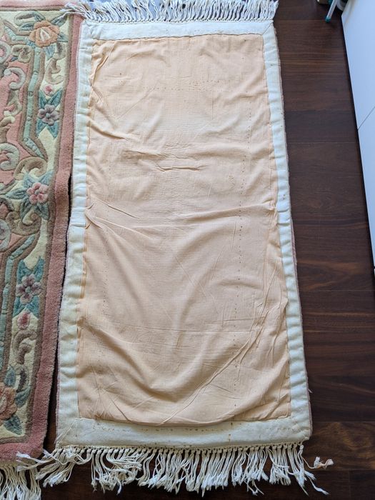 Tapetes em lã de alta qualidade feito a mão com base  de algodão..