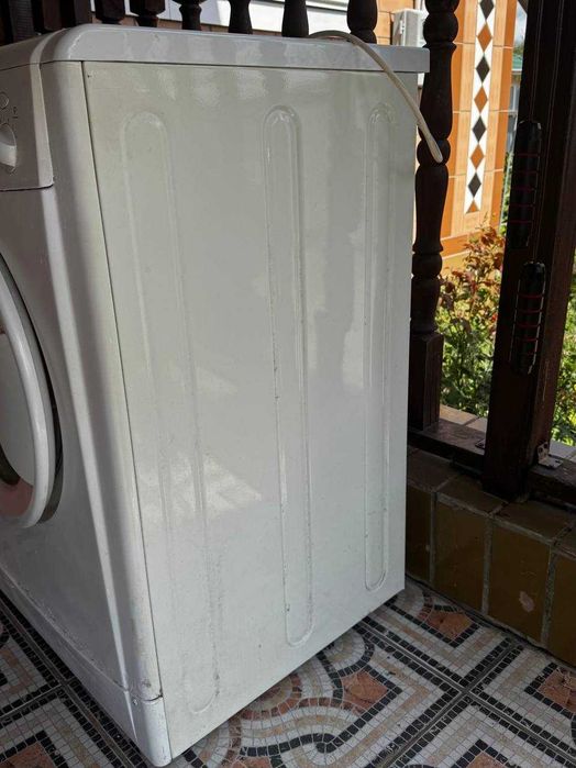 Продаж пральної машину Indesit WIL 105