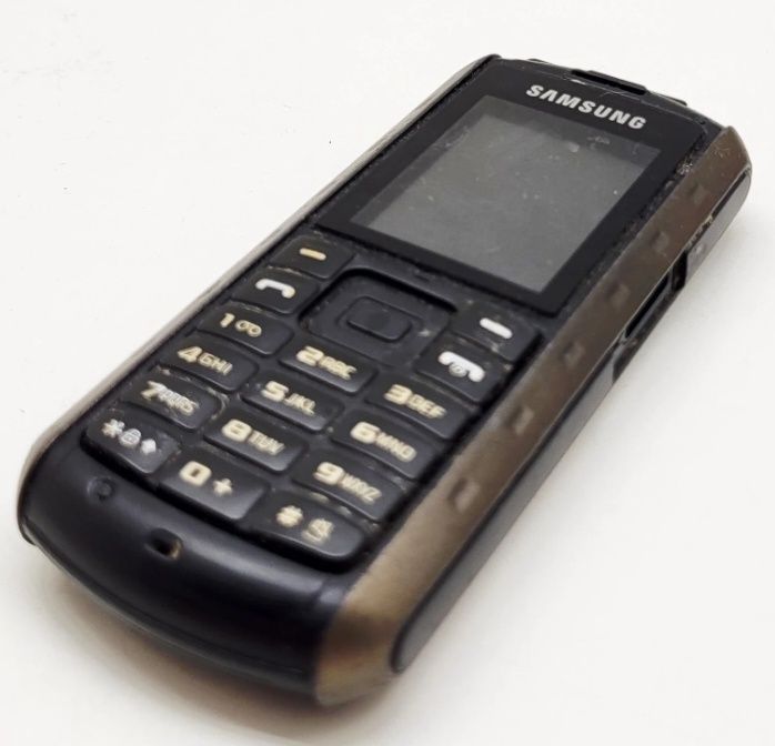 sprzedam telefon Samsung classic działa dorzuce słuchawki+ładowarka