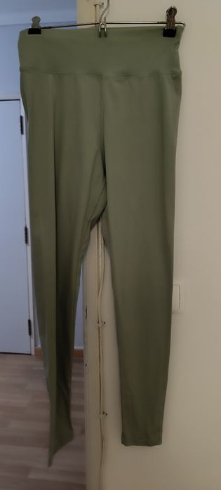 Calças fit tamanho M/L. Verdes. Usadas