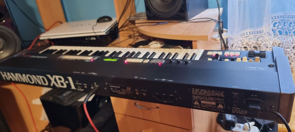 Орган  Hammond XB-1