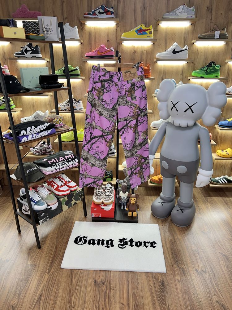 Штани Stussy Realtree Edge Big Ol' Jean Pink: 2 799 грн Штани Stussy Realtree Edge Big Ol' Jean Pink: 2 799 грн