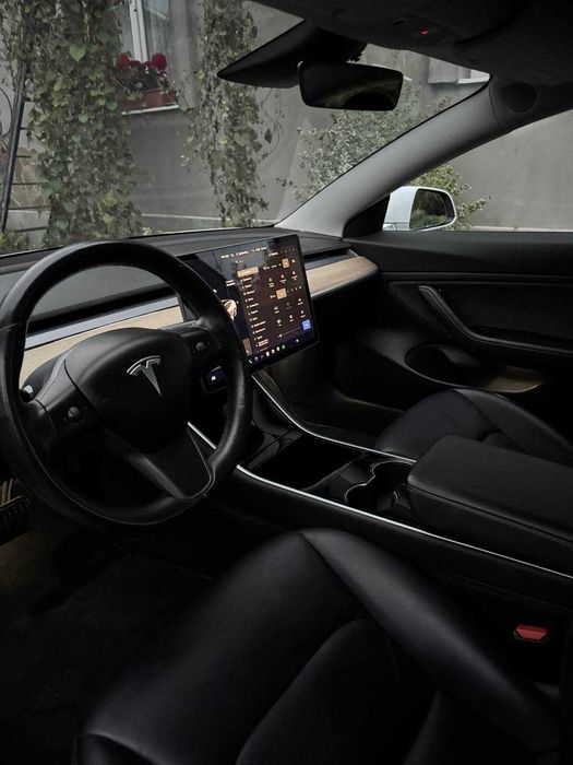 Продам Tesla Model 3 2018 Long Range 75kw