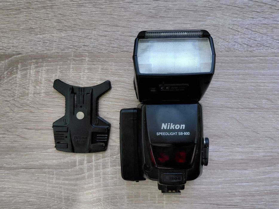 Flash Nikon SB-800 com suporte Nikon AS-19