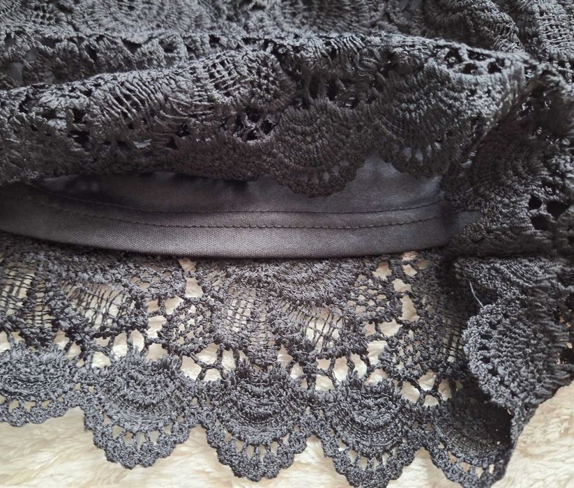 Krótkie spodenki z koronką M-L