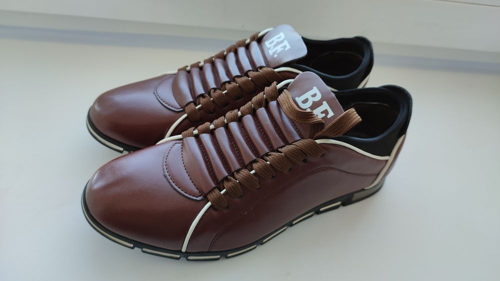 Чоловічі кросівки