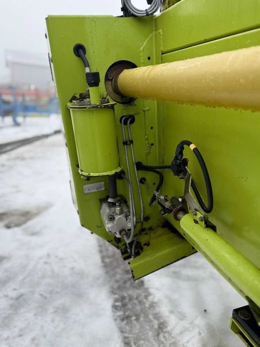 Жниварка Claas V900