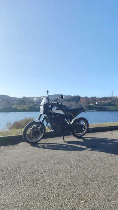 HUSQVARNA Svartpilen 401 UNICA