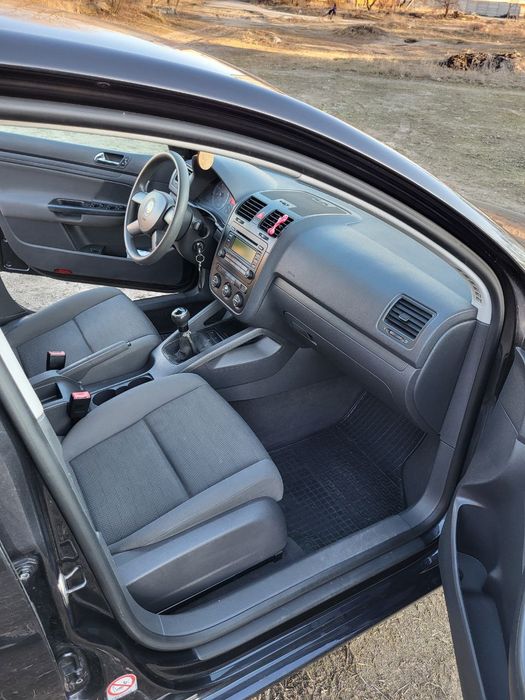 Volkswagen GOLF 5- 1,4Mpi бенз МКПП!
