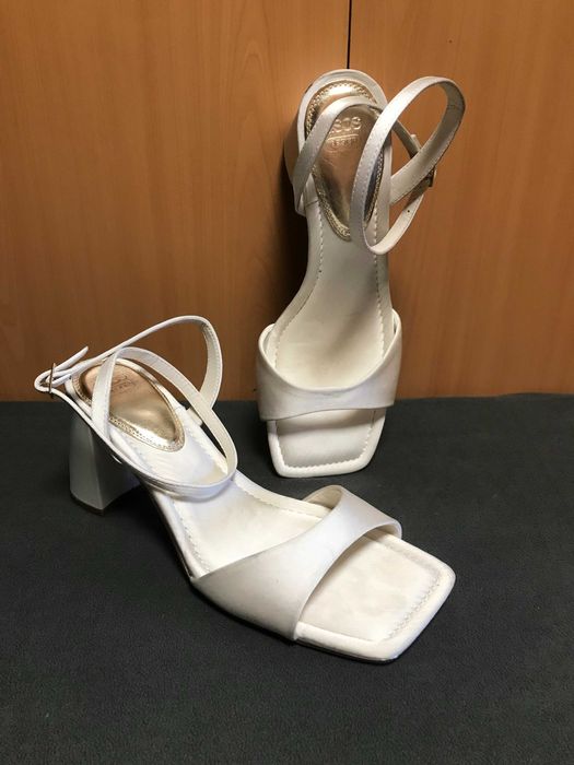 Босоніжки 45 розміру на устілку 29,5 см, нарядні, весільні