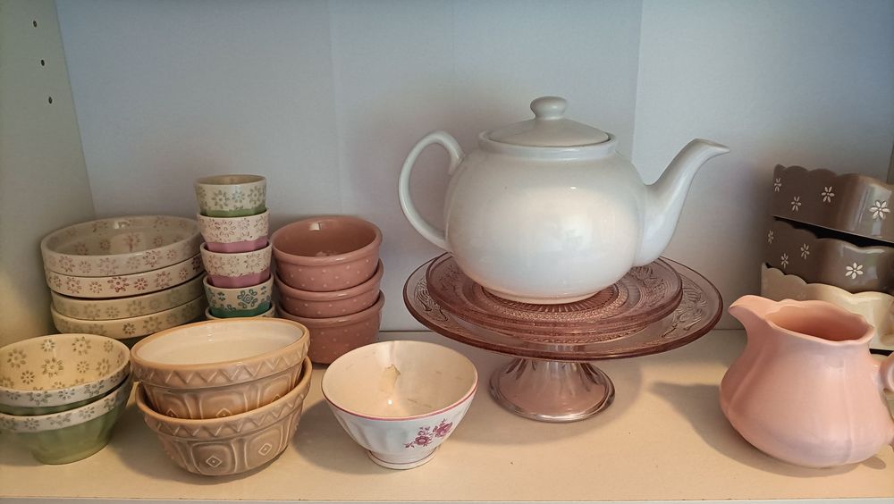 Ceramic Tableware in Various Styles435432975856445443