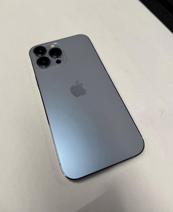 iPhone 13 Pro Max + Air Pods