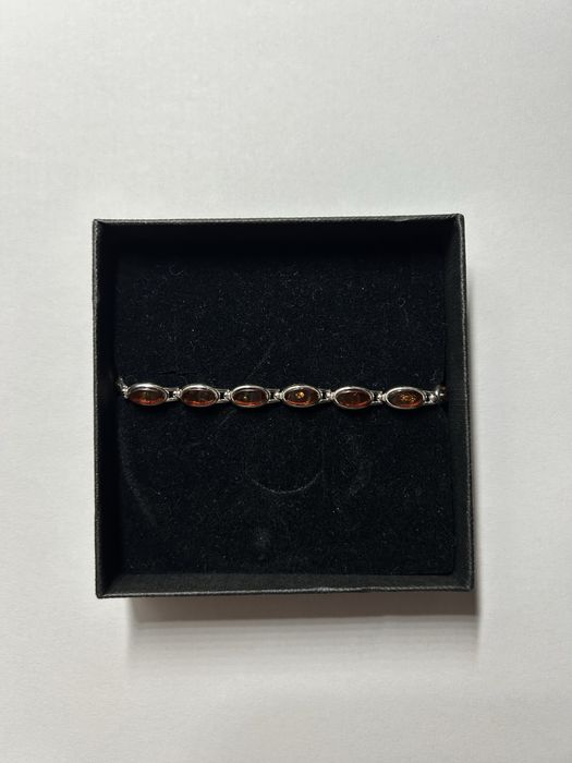 Srebrna bransoletka z bursztynem