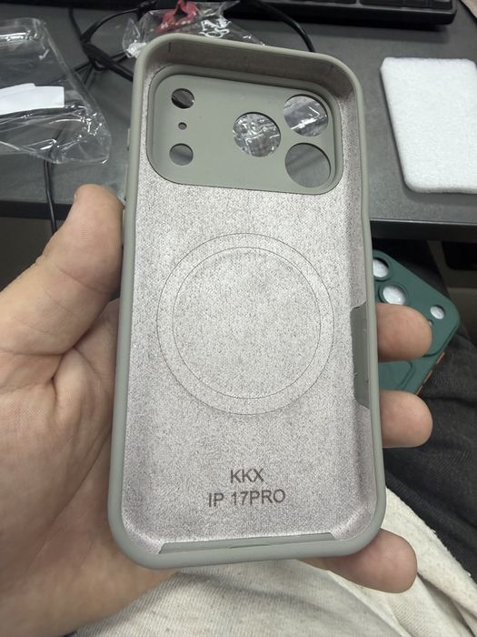Продам чохол на iphone 17 pro