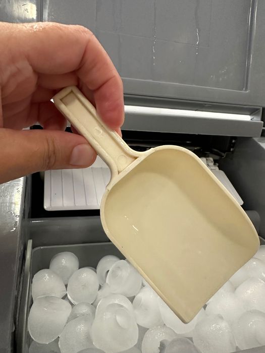 Máquina de Gelo Polar – Compacta, Económica e Profissional