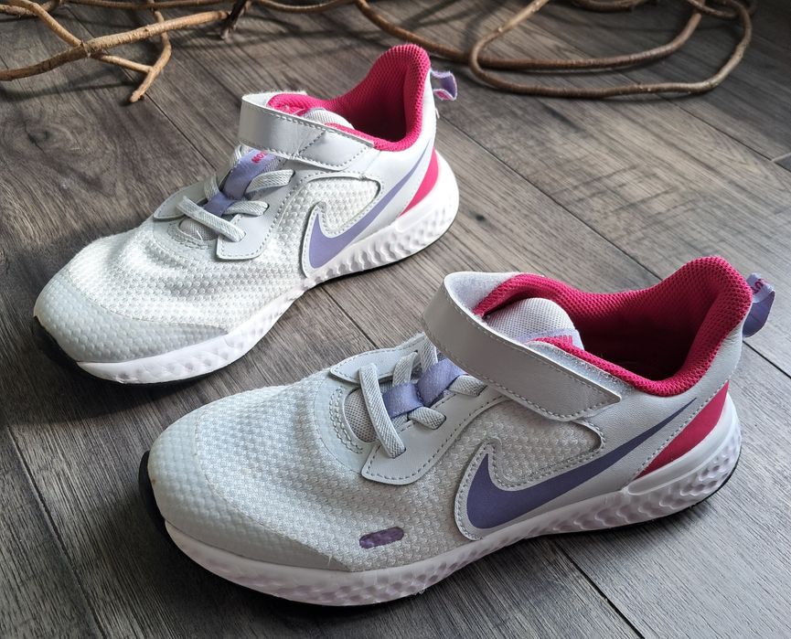 Кросівки NIKE (р.33,5)