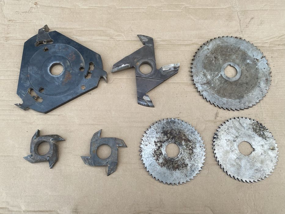 Продам фрезы по дереву большие маленькие