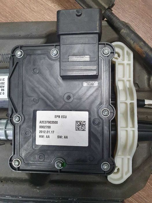 Электрический стояночный тормоз Peugeot 508