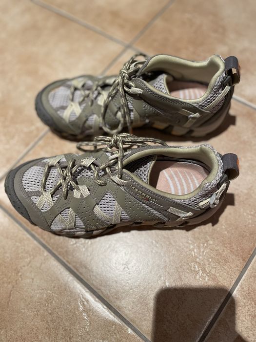 Sandalias e tenis