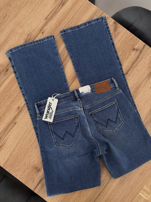 Jeansowe spodnie dzwony Wrangler Boot Cut W27 L32