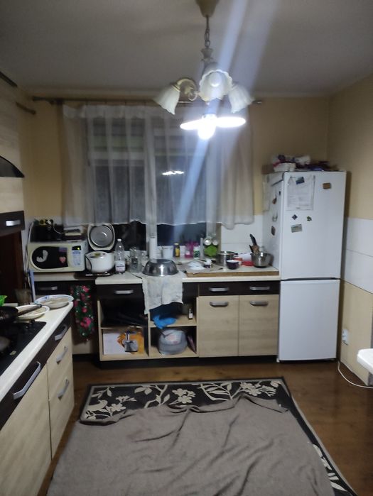 Яскравий ліхтар з сонячною батареєю