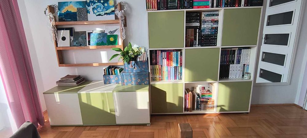 Szafka i skrzynia w kratę dla dzieci