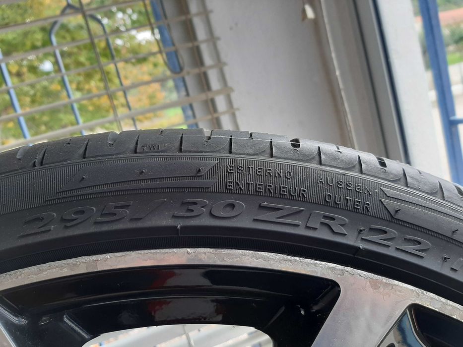 Jantes BMW 22 5x120 uma delas tem de ser reparada