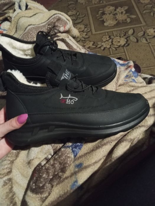 Продам взуття 41