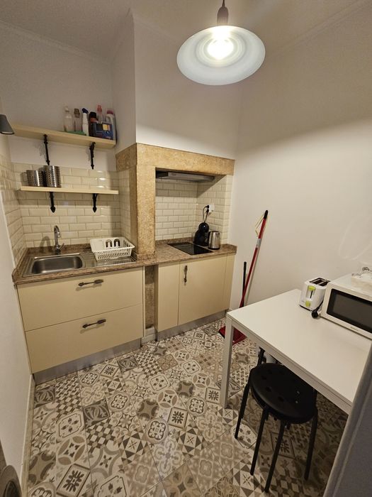 Arrendamento de excelente T1+1, perto metro Avenida Liberdade