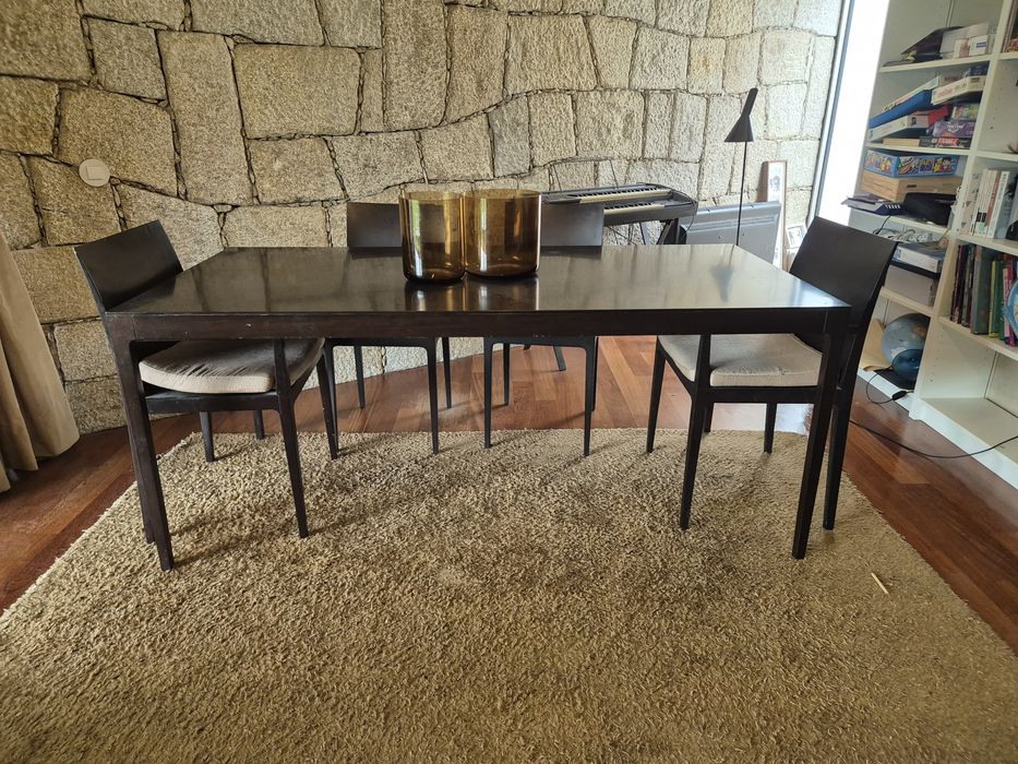 Conjunto mesa e 6 cadeiras