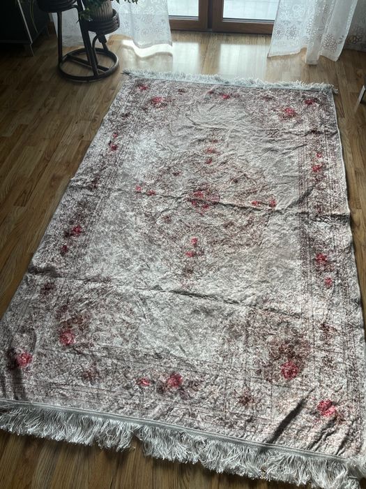 Dywan beżowo-różowy