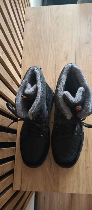 Sprzedam nowe śniegowce męskie.