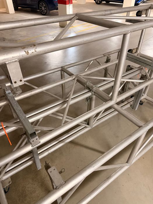 Estrutura de Alumínio para Palco/Eventos com Rodas – 2,40 m x 0,60 m (3 unidades)