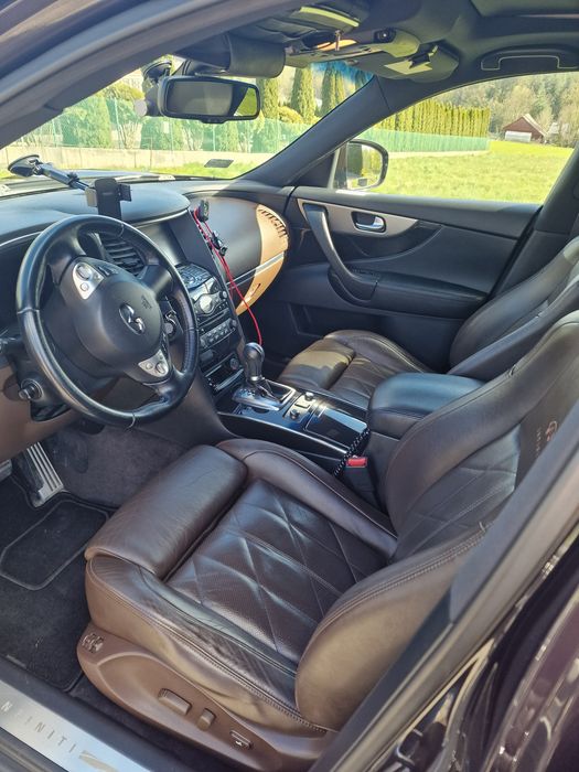 Infiniti FX30d QX70 z dodatkami
