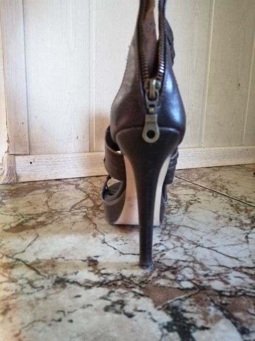 Brązowe sandałki na platformie