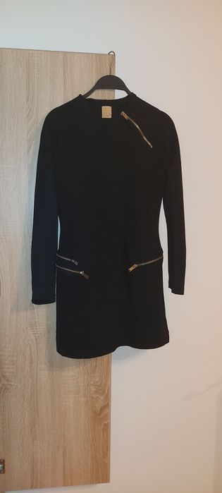 Sukienka z suwakami