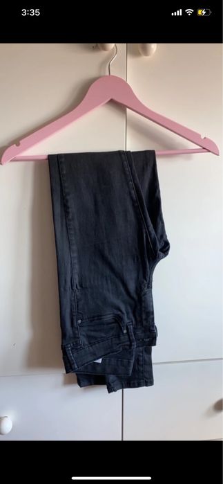 calças pretas da pepe jeans