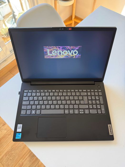 Computador portátil Lenovo Novo - V15 G2 i3 11ª | 8GB - 256GB | Extras