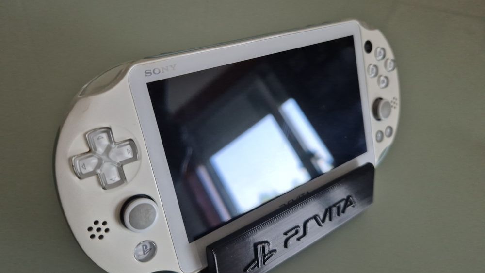 Ps vita slim com jogos instalados.